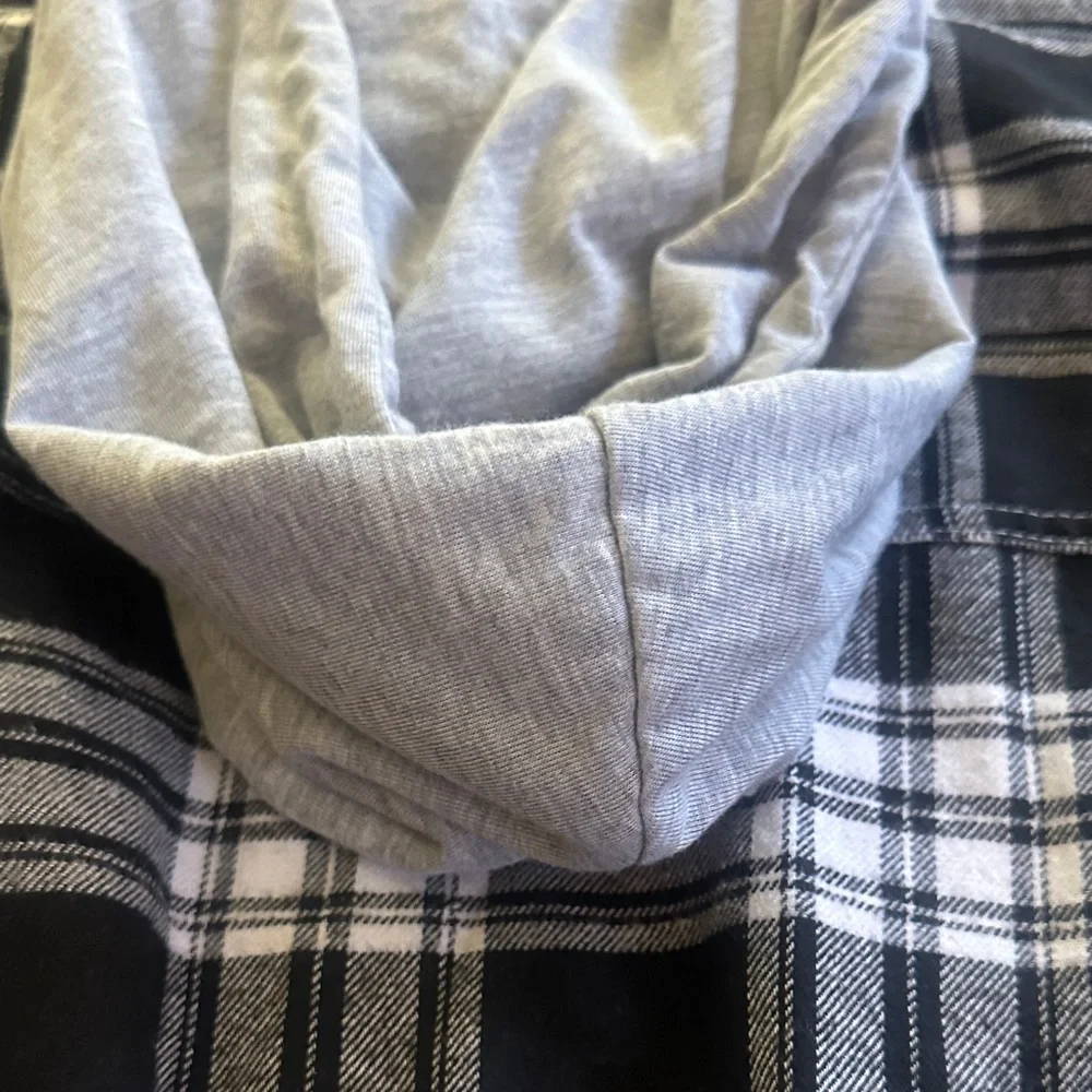 New Look Black & White Plaid Zip-Up Hoodie with Gray Hood - Picture 10 of 11